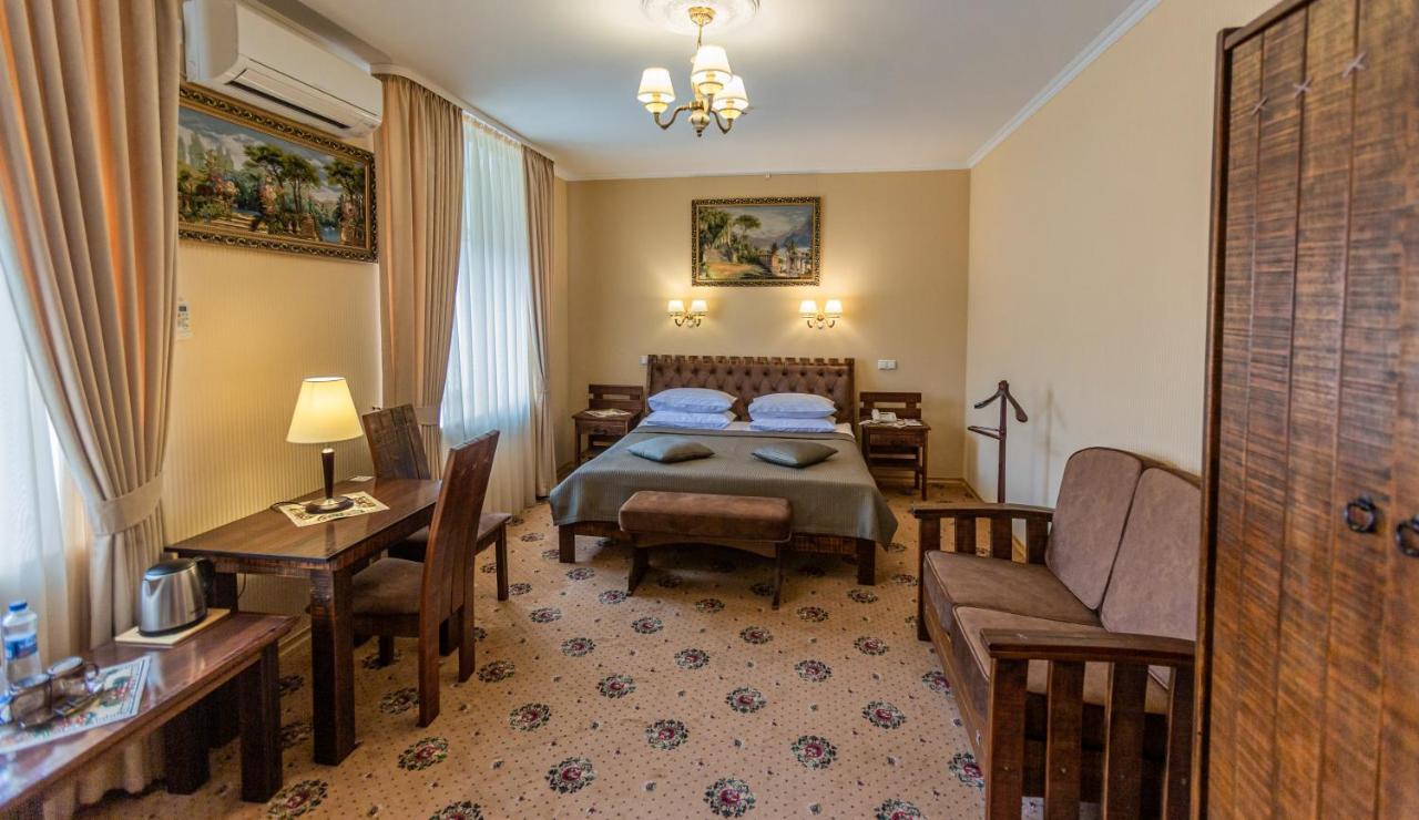 พรีเมียร์ โฮเต็ล พาลาสโซ Hotel โปลตาวา ภายนอก รูปภาพ