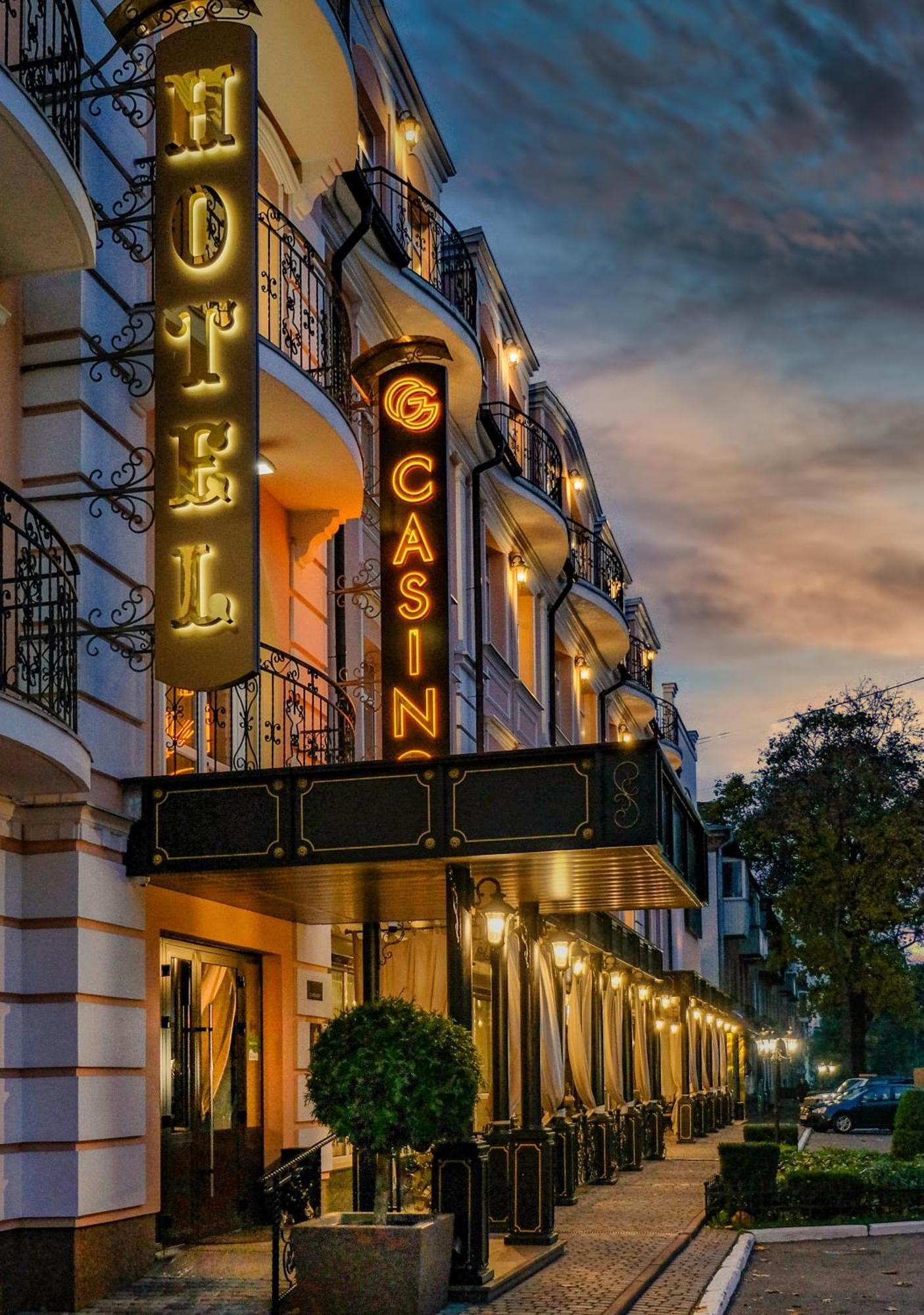 พรีเมียร์ โฮเต็ล พาลาสโซ Hotel โปลตาวา ภายนอก รูปภาพ