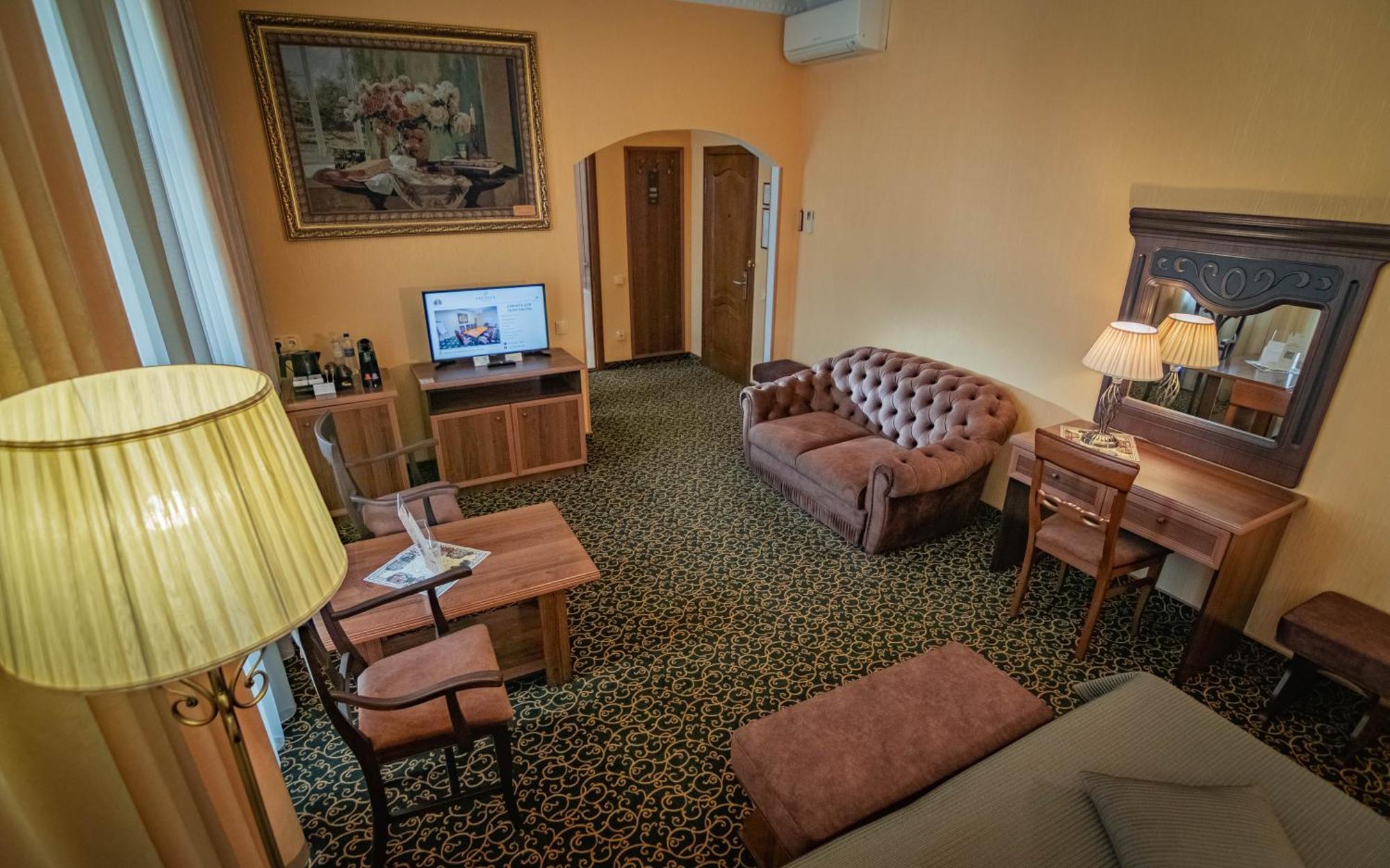 พรีเมียร์ โฮเต็ล พาลาสโซ Hotel โปลตาวา ภายนอก รูปภาพ