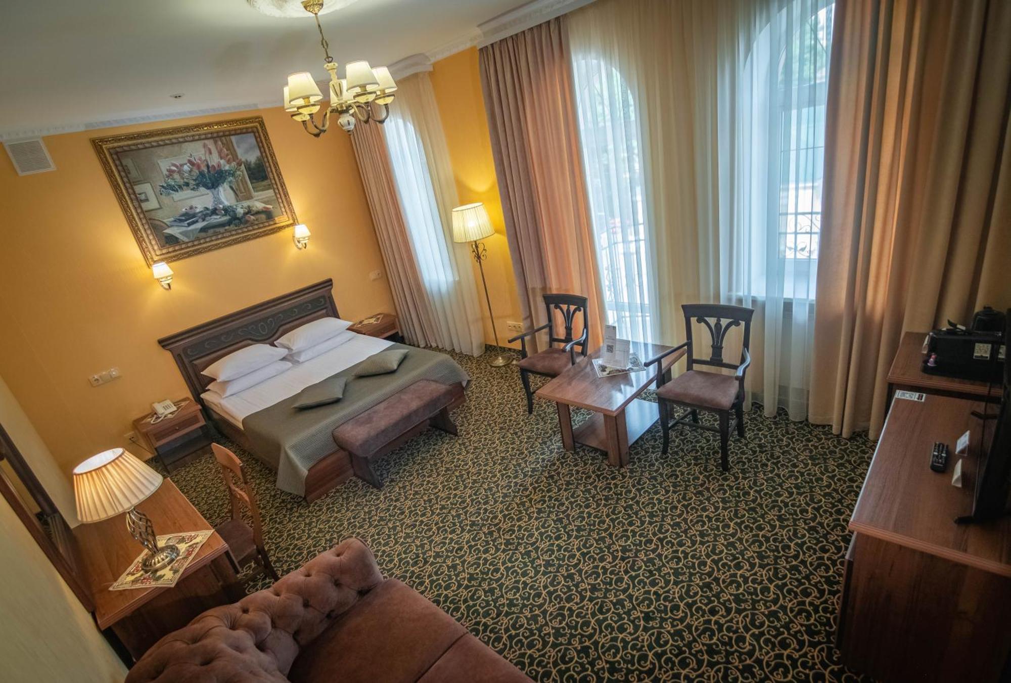 พรีเมียร์ โฮเต็ล พาลาสโซ Hotel โปลตาวา ภายนอก รูปภาพ