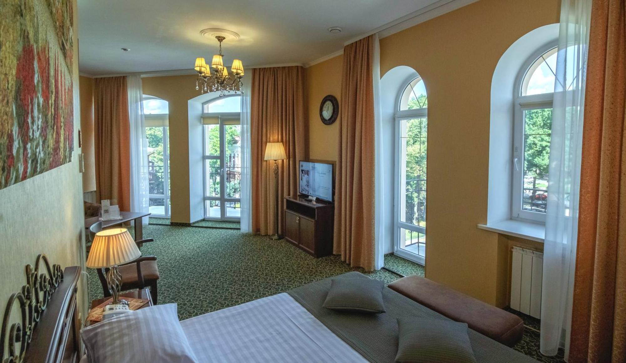 พรีเมียร์ โฮเต็ล พาลาสโซ Hotel โปลตาวา ภายนอก รูปภาพ