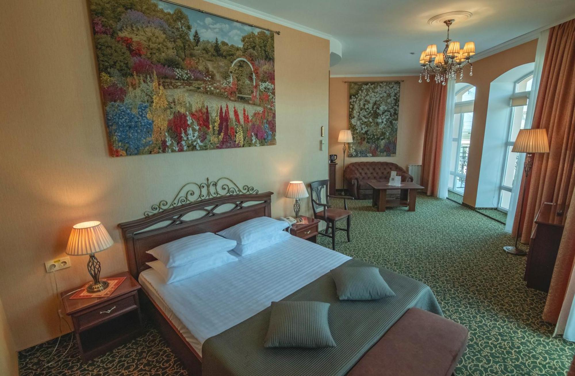 พรีเมียร์ โฮเต็ล พาลาสโซ Hotel โปลตาวา ภายนอก รูปภาพ